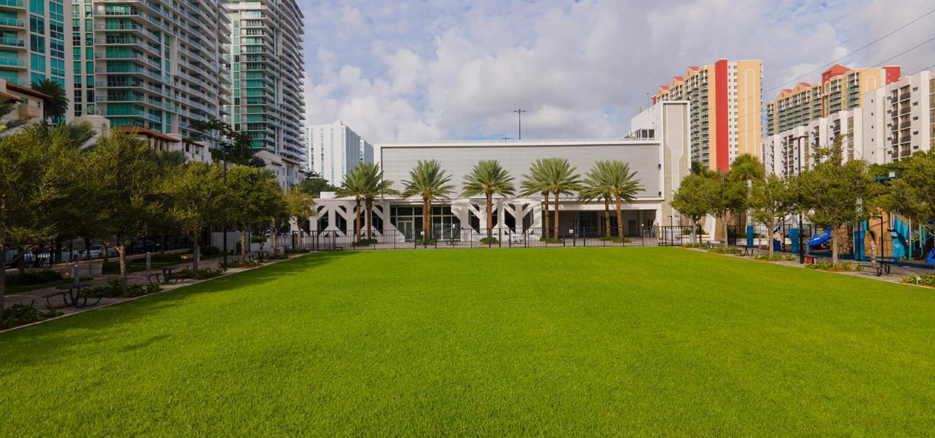 Beachfront Studio Pool, Resort & Ocean View Sunny Isles Beach Exterior photo